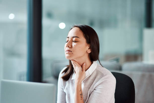 Dry Throat Feeling: Causes, Symptoms, Treatment